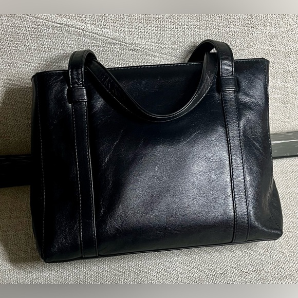 Paloma Picasso Elegant Black Shoulder Bag with Gold Accents - Picture 4 of 11